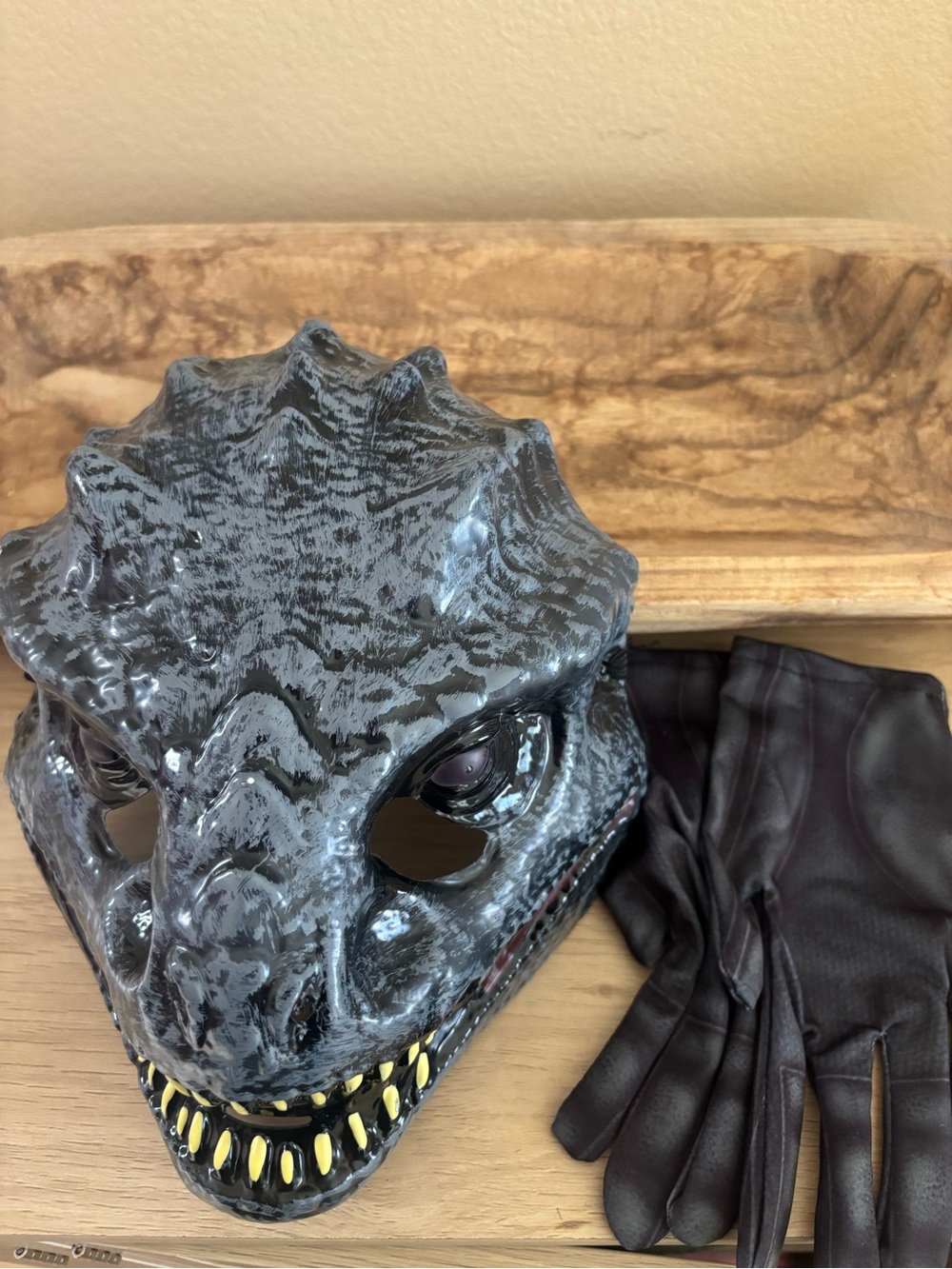 Jurassic World  Costume Mask and Matching Gloves in Dark Gray and Brown